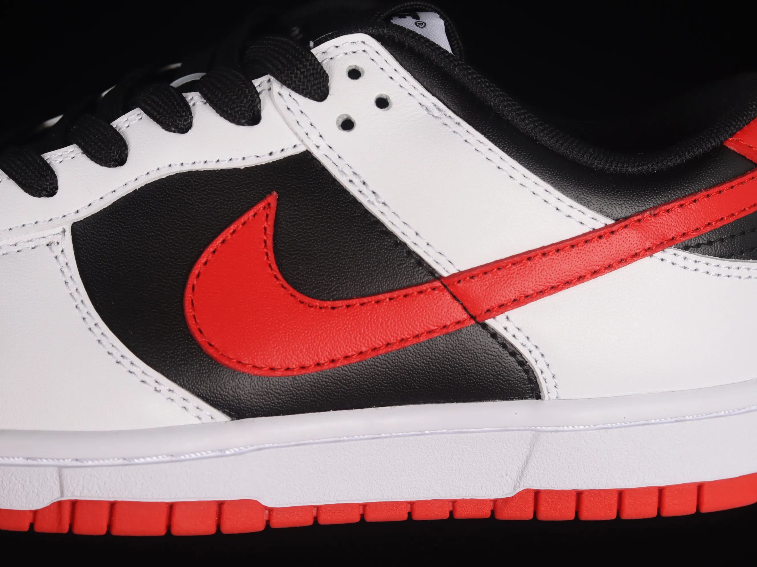 All categories Nk SB Dunk series Nk SB Dunk Low low-top sneakers Nk Dunk Low white, black and red color matching SB low-top sports and leisure sneakers FD9762-061